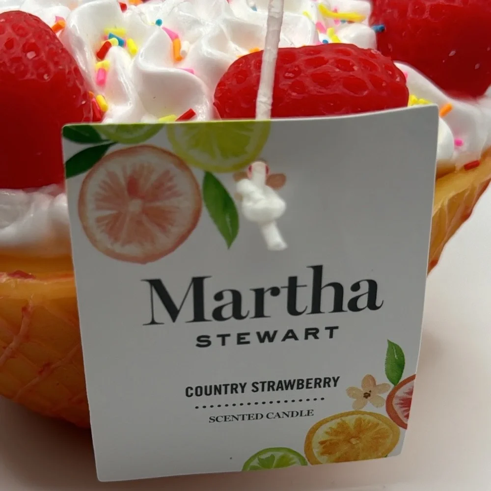 Martha Stewart Strawberry Shortcake Bowl Candle Country Strawberry Scented‎